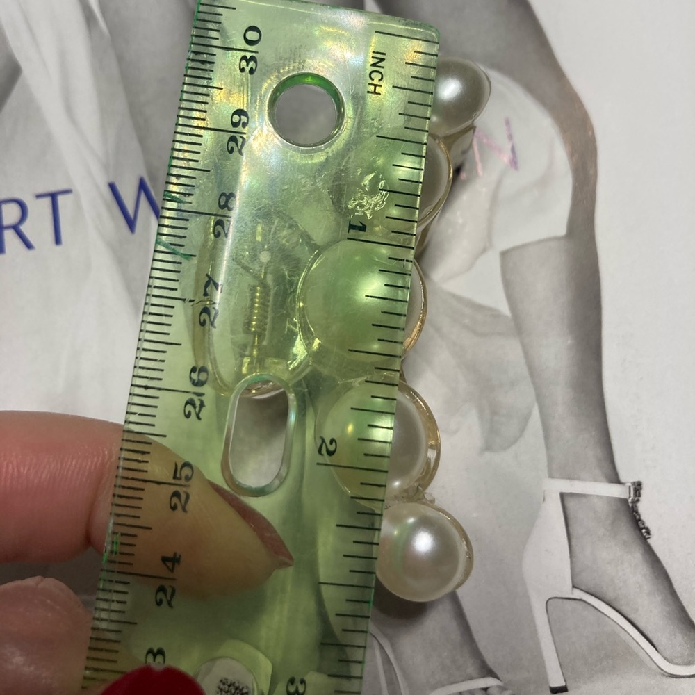 Big Pearl Acrylic Hair Claw - Picture 4 of 4